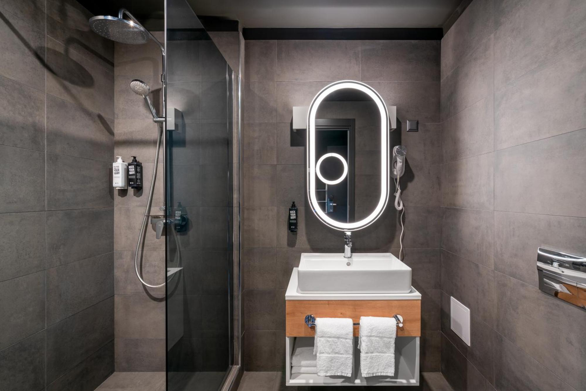 Отель Ibis Bucharest Politehnica Экстерьер фото